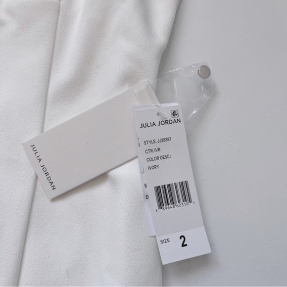 Julia Jordan White/Ivory Twist Front Halter Neck Sleeveless Sheath Dress
Size 2 - Picture 8 of 8